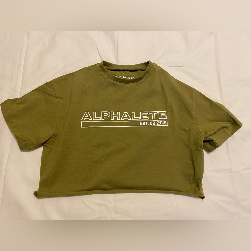 ALPHALETE Cropped Athletic Top